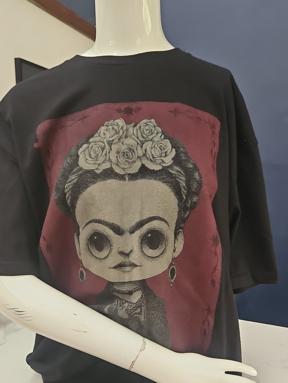 Gildan Black Tee with Art From Gideons Bakery Size XL Frida